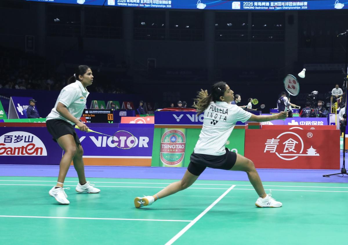 Treesa và Gayatri đánh bại Tidapron Kleebyeesun và Nattamon Laisuan của Thái Lan với tỷ số 21-14, 20-22, 21-11 để giúp Ấn Độ dẫn trước 2-0. 